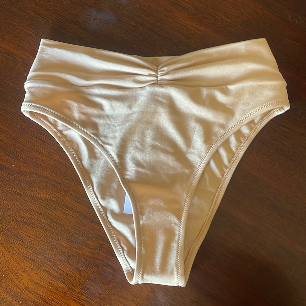 NWT Claire Bikini Bottom in Body
Shani Shemer Size Large